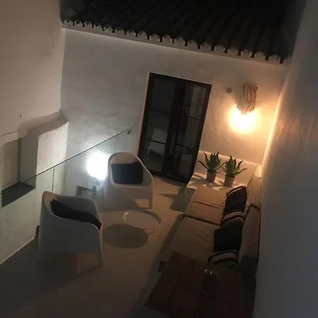 Unique Townhouse With Rooftop Pool Holiday home
