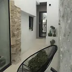 Unique Townhouse With Rooftop Pool Hébergement de vacances Estepona