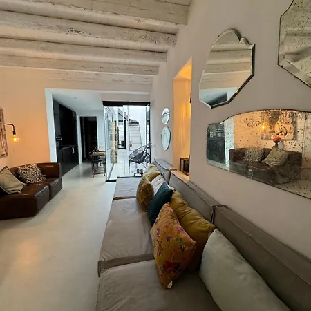 Nyaraló Unique Townhouse With Rooftop Pool